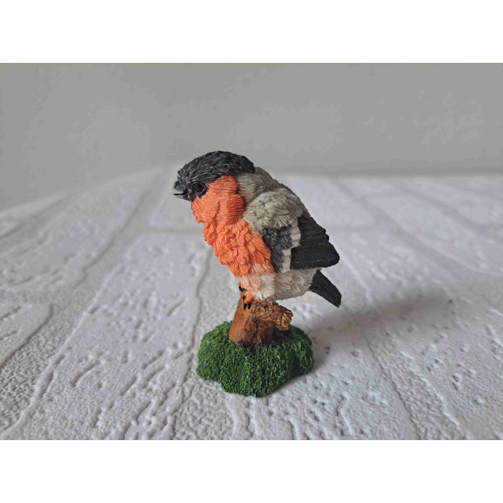 Goudvink vogel op een tak