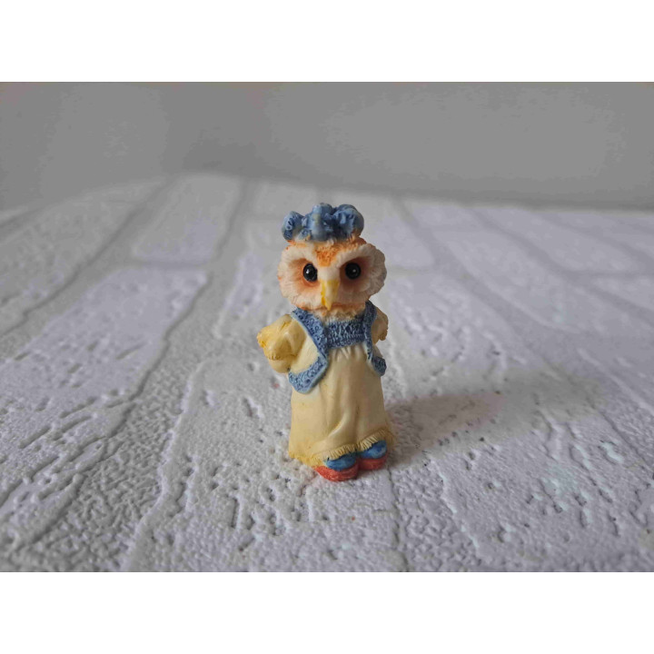 Uil heeft rozen verstopt op haar rug van RFA Regency Fine Arts Uil heeft rozen verstopt op haar rug van RFA Regency Fine Arts