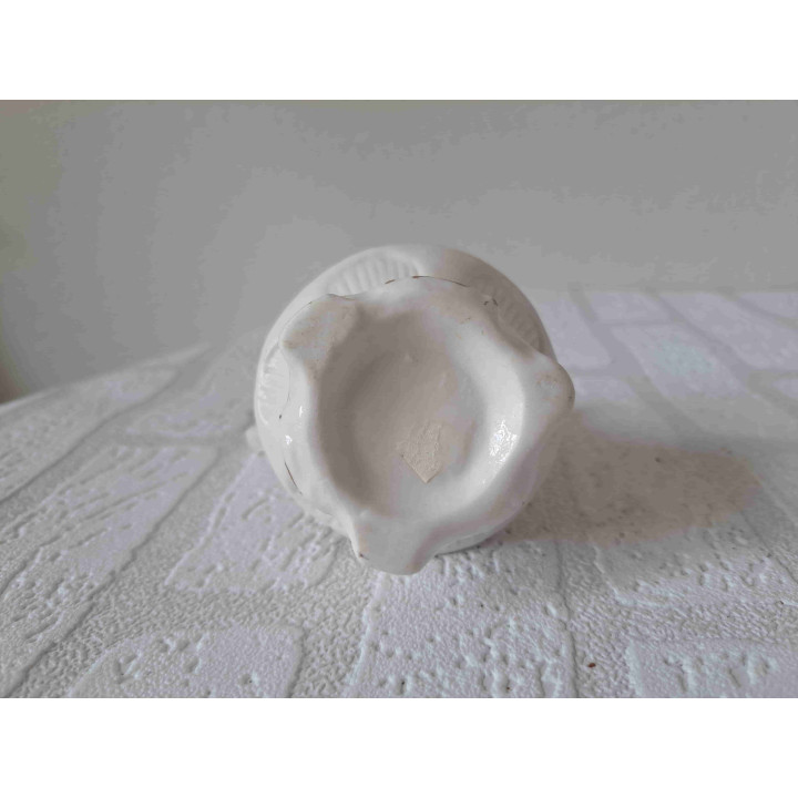 Melkkan van porselein met peer druif en appel opdruk