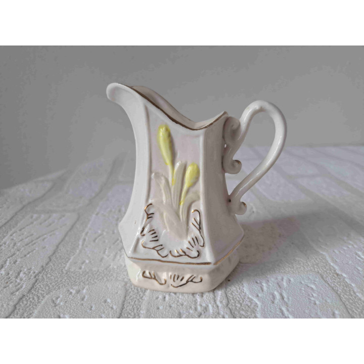 Melkkan van porselein met graan opdruk