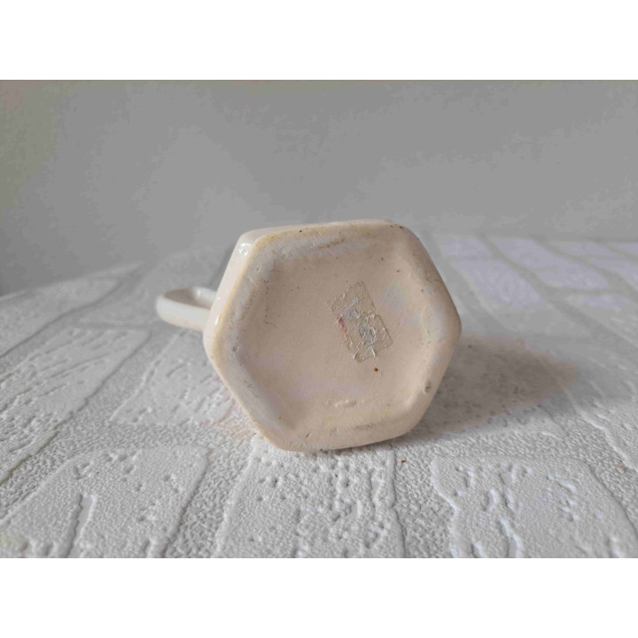 Melkkan van porselein met graan opdruk