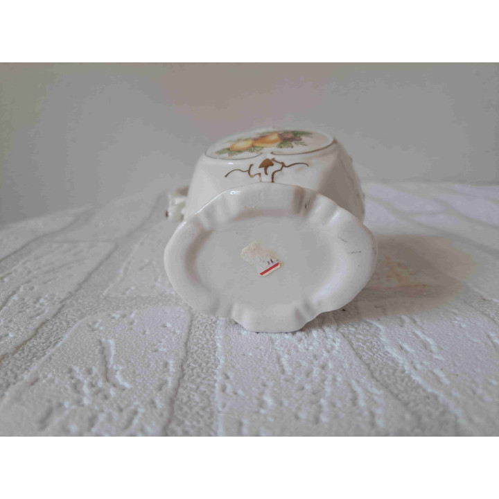 Melkkan van porselein met fruit opdruk