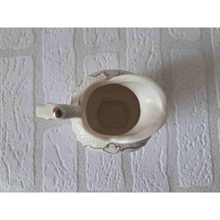 Melkkan van porselein met bloem opdruk