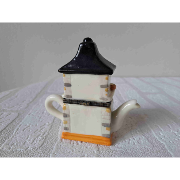 Mini theepot pillendoosje in een vorm van een pizza oven