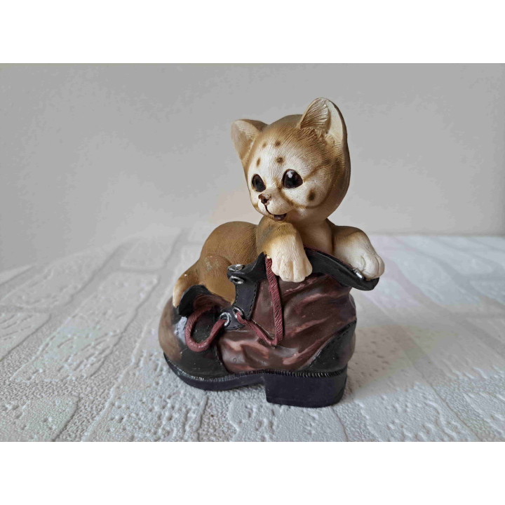 Poes in schoen grijsbruin