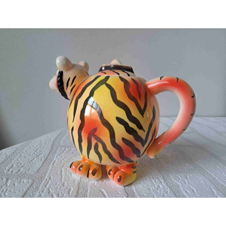 Theepot in een vorm van een tijger