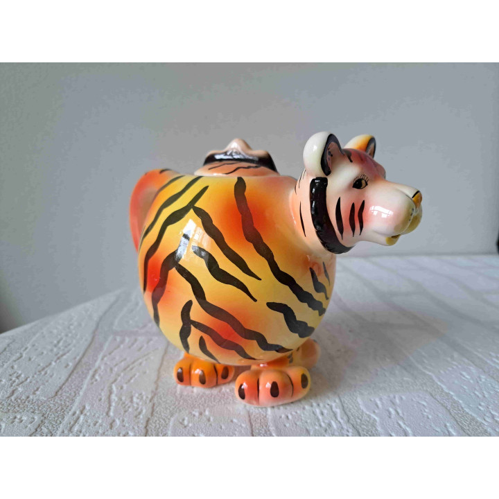Theepot in een vorm van een tijger