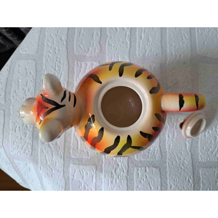 Theepot in een vorm van een tijger