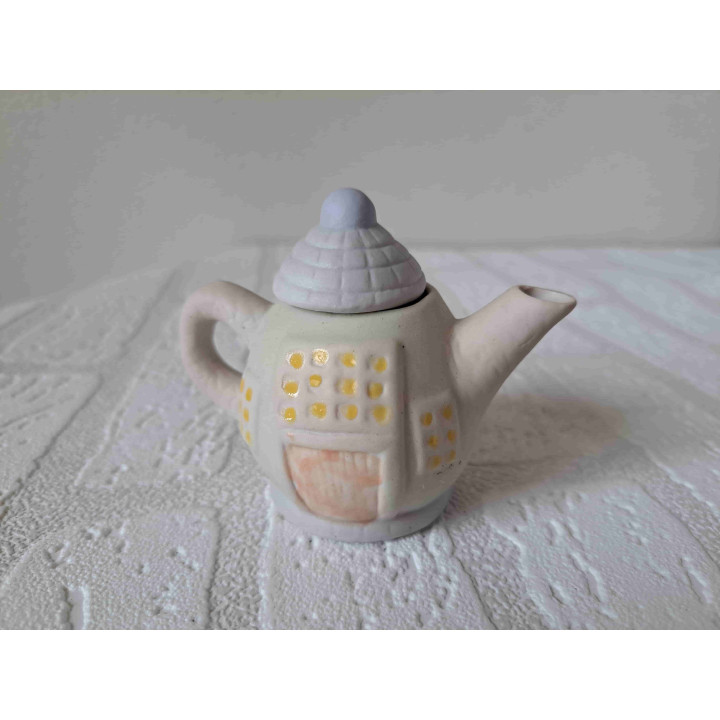 Theepotje in een vorm van een huisje