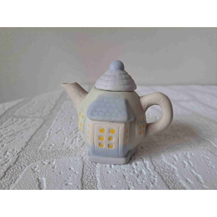 Theepotje in een vorm van een huisje