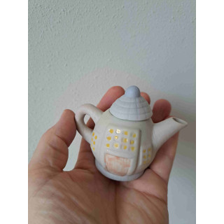Theepotje in een vorm van een huisje