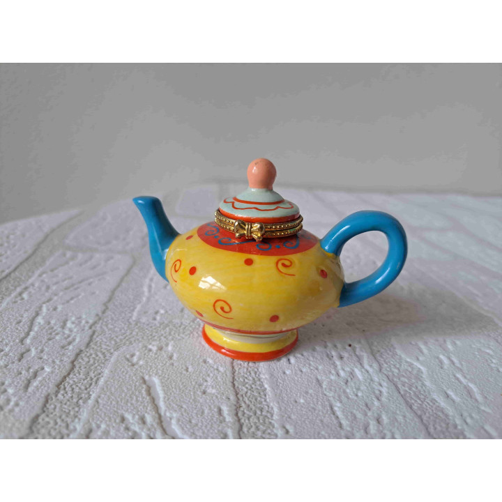 Oosterse theepot van porselein en metaal 10x6.5x7.5cm