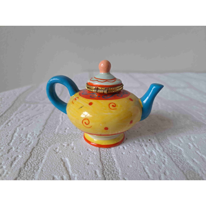 Oosterse theepot van porselein en metaal 10x6.5x7.5cm