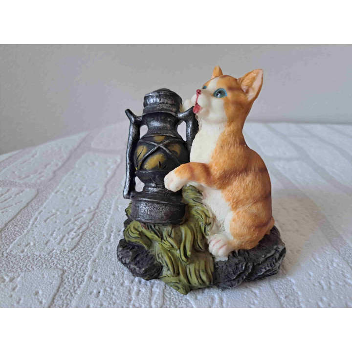 Poes met Olielamp Beeldje, Kunsthars 10x8x11cm