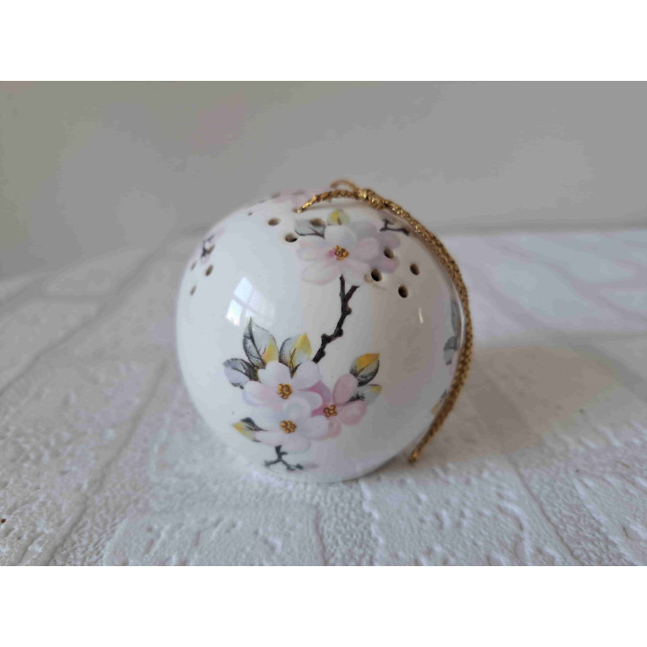 Reukbol kerstbal van porselein met bloemen D8 cm - Verzamelobjecten