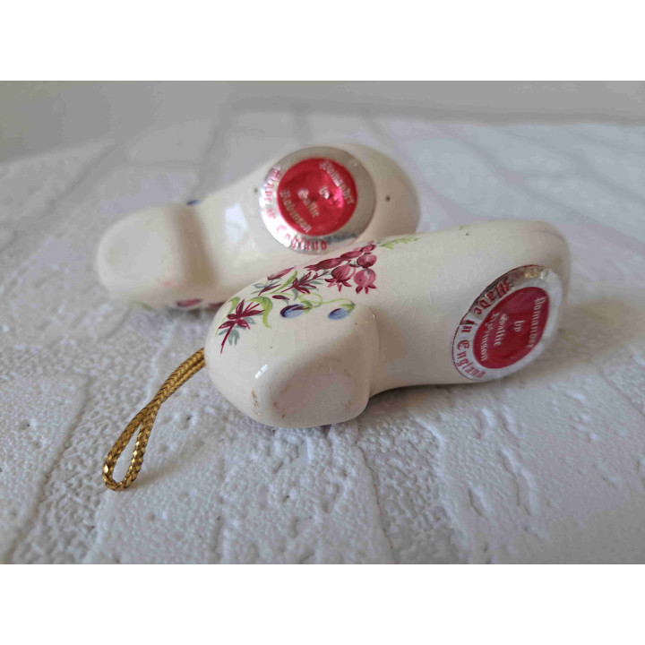 Klompen reukbol van porselein met bloemen L8xB3.5xH3.5cm - Verzamelobjecten