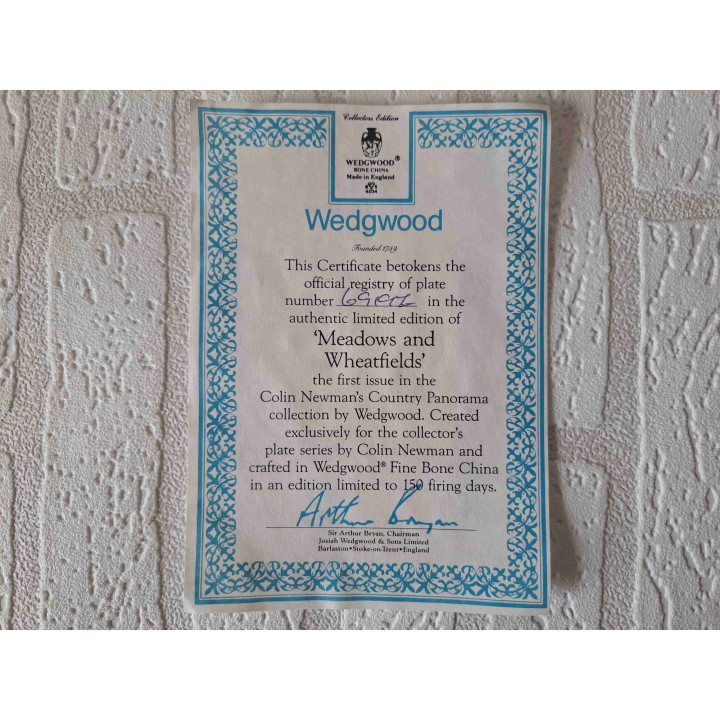 Wedgwood wall plate Meadows birds - with certificate D21.5cm