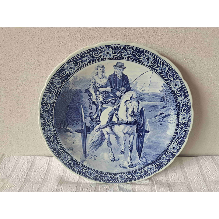 Bruidspaar op een rijtuig Regout Maastricht Delfs blauw wandbord