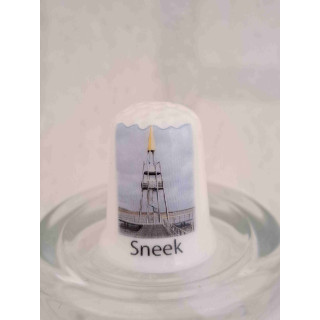 Uitkijktoren bij de Sneekermeer in Sneek op een porselein vingerhoedje