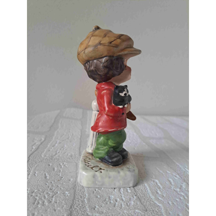 Jongen van porselein met stokbrood Goebel 5.5x5.5x15cm- Verzamelobjecten