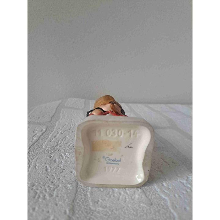 Jongen van porselein met stokbrood Goebel 5.5x5.5x15cm- Verzamelobjecten