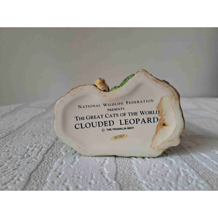 Luipaard van porselein The Franklin mint 10x7x24cm- dierfiguren