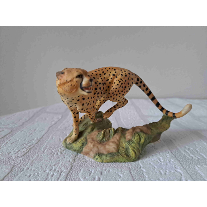 Jachtluipaard van porselein The Franklin mint 14x10x9cm - dierfiguren