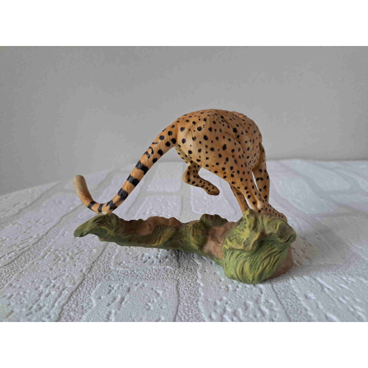 Jachtluipaard van porselein The Franklin mint 14x10x9cm - dierfiguren