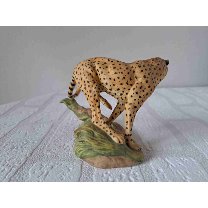 Jachtluipaard van porselein The Franklin mint 14x10x9cm - dierfiguren
