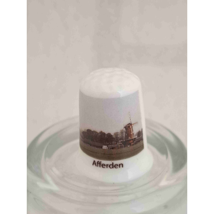 Molen De drie Waaien in Afferden in de gemeente Druten op een porselein vingerhoedje