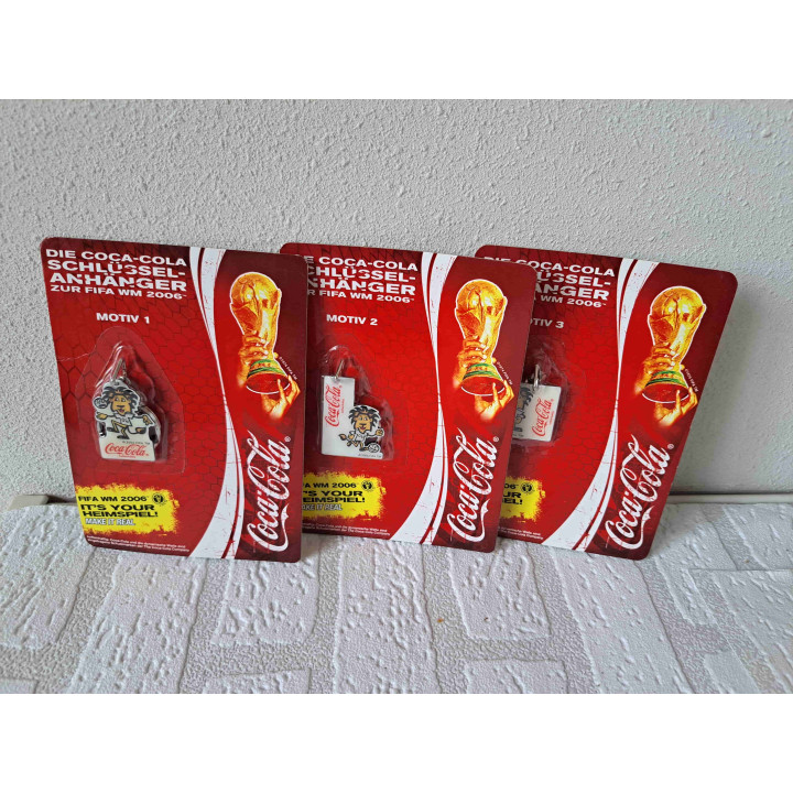 Set Coca Cola sleutelhangers voetballen Fifa WM 2006 motief 1 t/m 3 - Verzamelobjecten