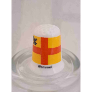 Vlag van Wemmel in Belgie op een porselein vingerhoedje