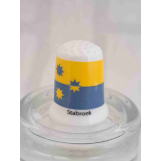 Vlag van Stabroek in Belgie op een porselein vingerhoedje