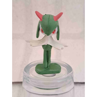 Kirlia Pokemon figuur Tomy van hard rubber 5.5x4cm