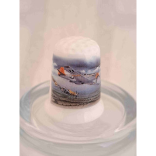 P-51 Mustang WW2 vliegtuig op een porselein vingerhoedje