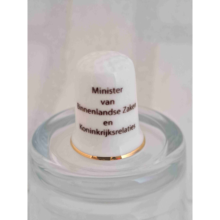 Porseleinen vingerhoedje met Vlag van Aartselaar in Belgie  - Verzamelobject