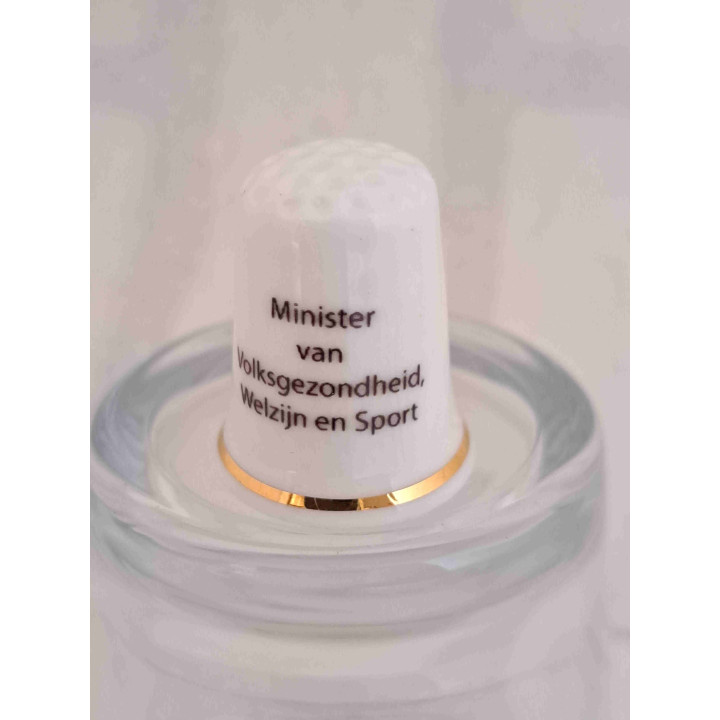 Porseleinen vingerhoedje met Edith Schippers  met goud randje - Verzamelobject Porseleinen vingerhoedje met Edith Schippers  met goud randje - Verzamelobject