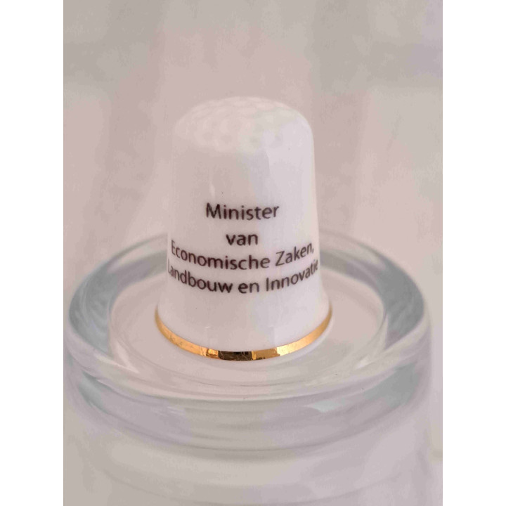 Porseleinen vingerhoedje met Maxima Verhagen  met goud randje - Verzamelobject