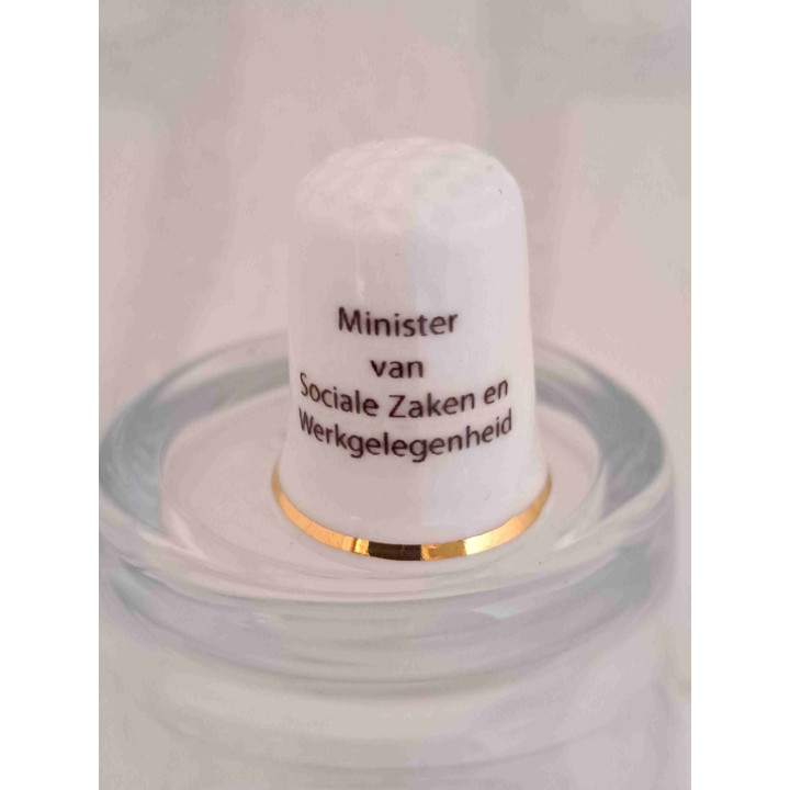 Porseleinen vingerhoedje met Henk Kamp  met goud randje - Verzamelobject