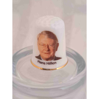 Hans Hillen op een porselein vingerhoedje met goud randje