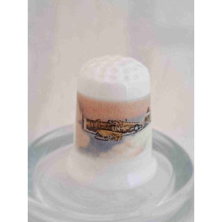 Republic P-47 Thunderbolt ww2 vliegtuig op een porselein vingerhoedje