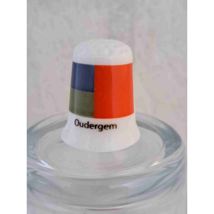 Oudergem vlag Belgie op een porselein vingerhoedje