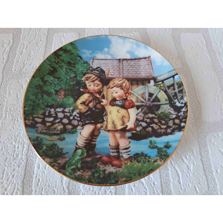 MI Hummel Goebel Hello down there wandbord D20.5cm - wandborden
