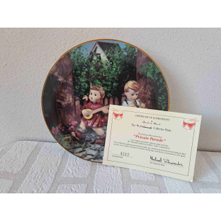 MI Hummel Goebel Private parade wandbord D20.5cm