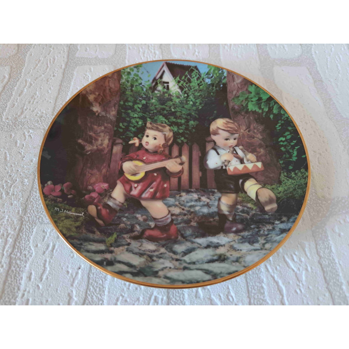 MI Hummel Goebel Private parade wandbord D20.5cm - wandborden