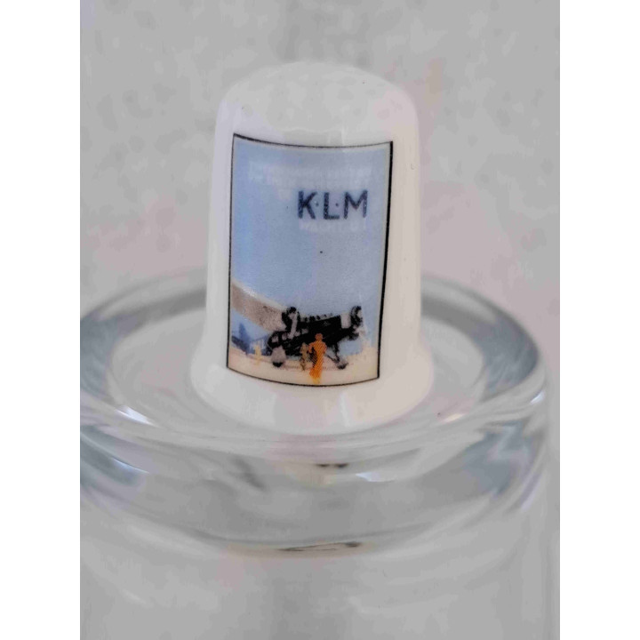 KLM reclame met Fokker F.VII vliegtuig afbeelding op een vingerhoedje KLM reclame met Fokker F.VII vliegtuig afbeelding op een vingerhoedje