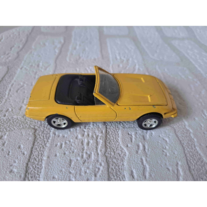 Ferrari 365 GTS 4 1:38 - modelauto