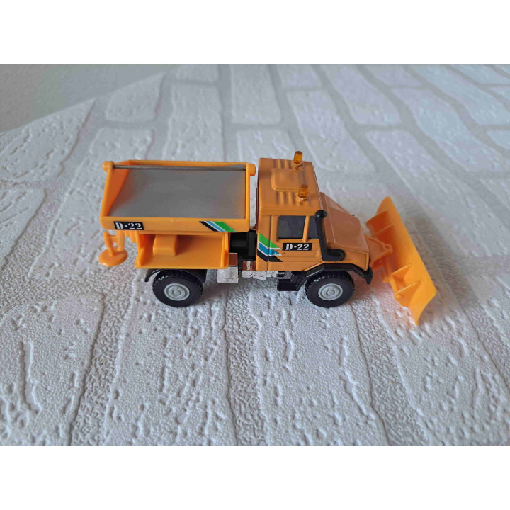 Mercedes Unimog sneeuwschuiver-strooiwagen Welly - modelauto