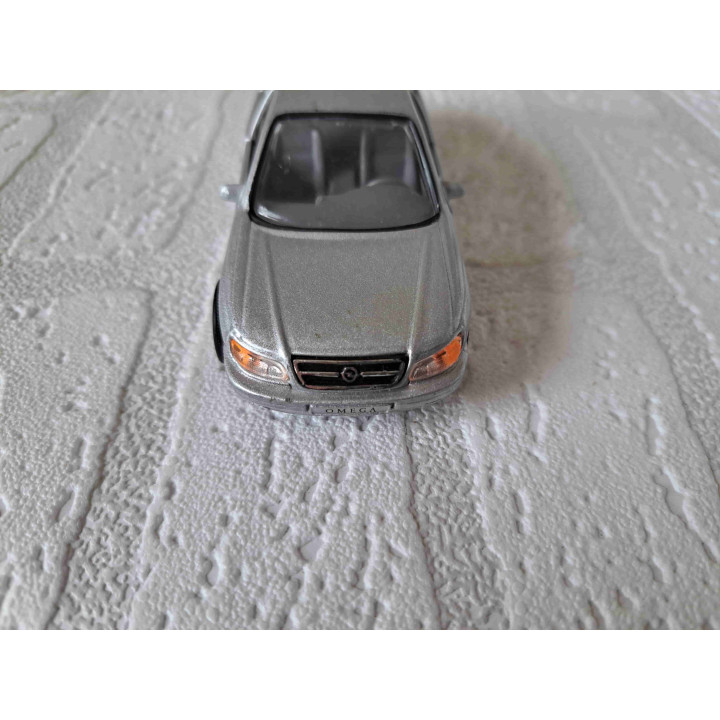 Opel Omega Tins Toys 1:38 - modelauto