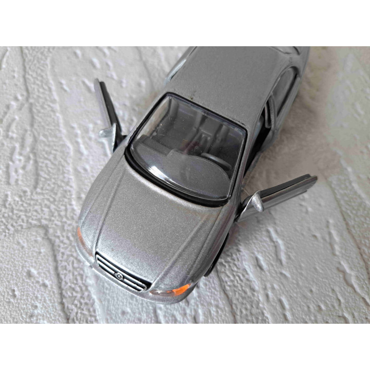 Opel Omega Tins Toys 1:38 - modelauto